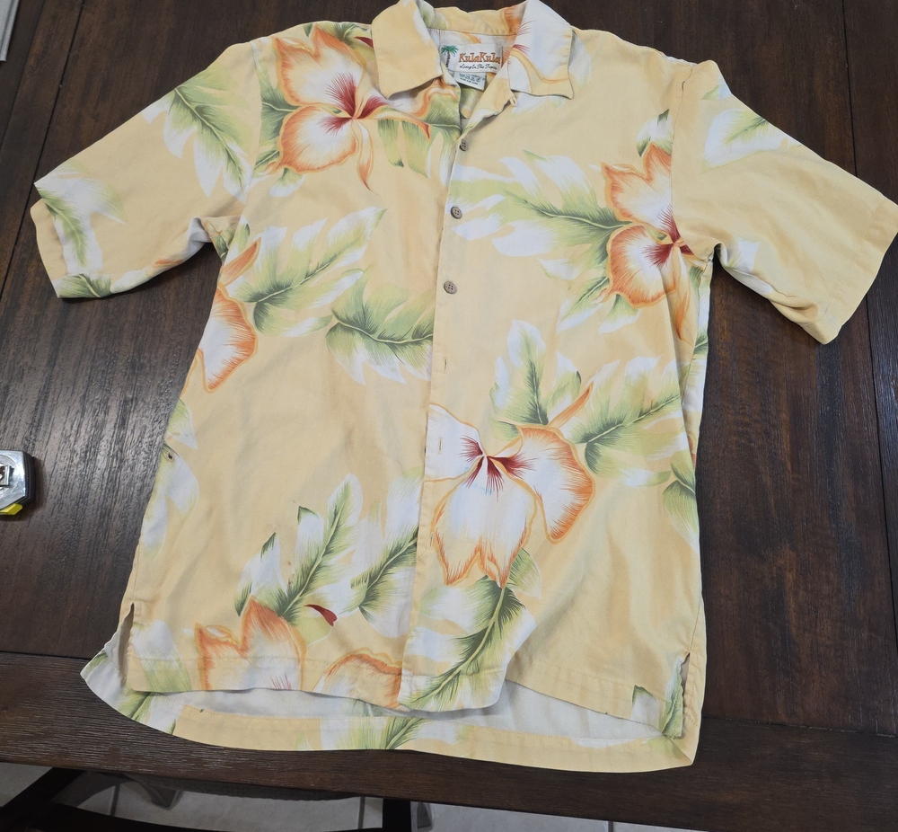 Vintage 90s Kahala Yellow Floral Hawaiian Button-Down Shirt  Call Outs In Photos